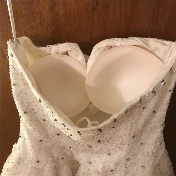 Beautiful hand beaded gown💖👰🏼 - Picture 6 of 9